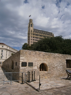 Building behind Alamo